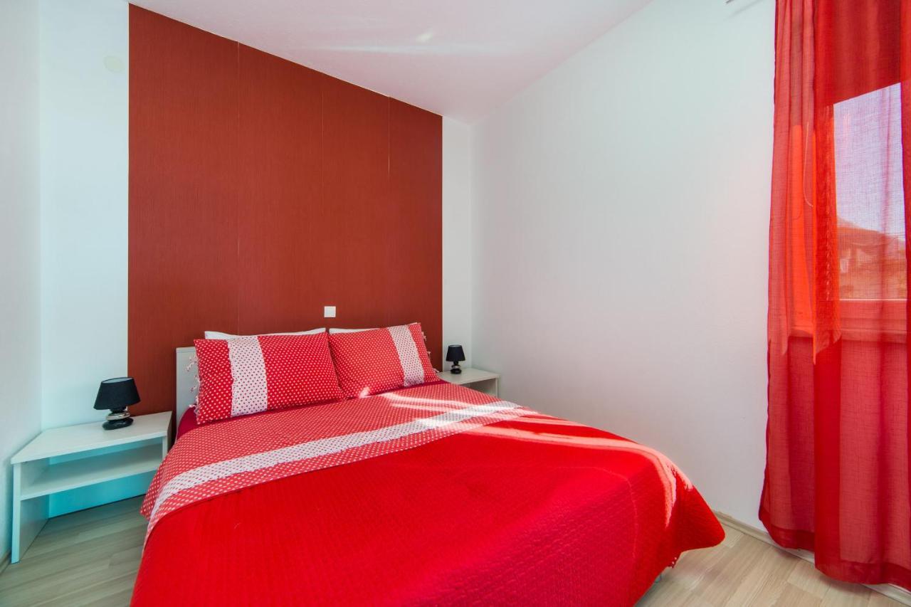 Apartments By The Sea Brist, Makarska - 11078 Exterior photo