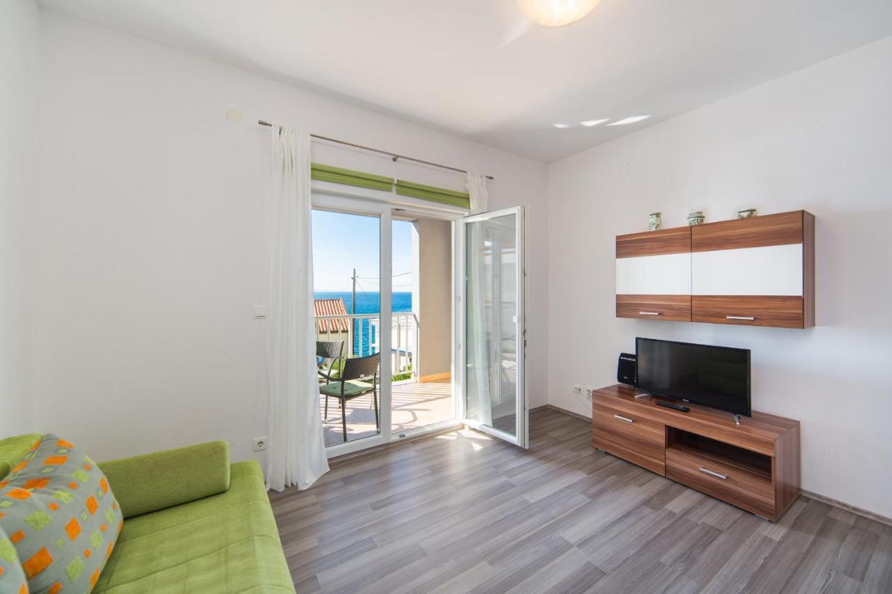 Apartments By The Sea Brist, Makarska - 11078 Exterior photo