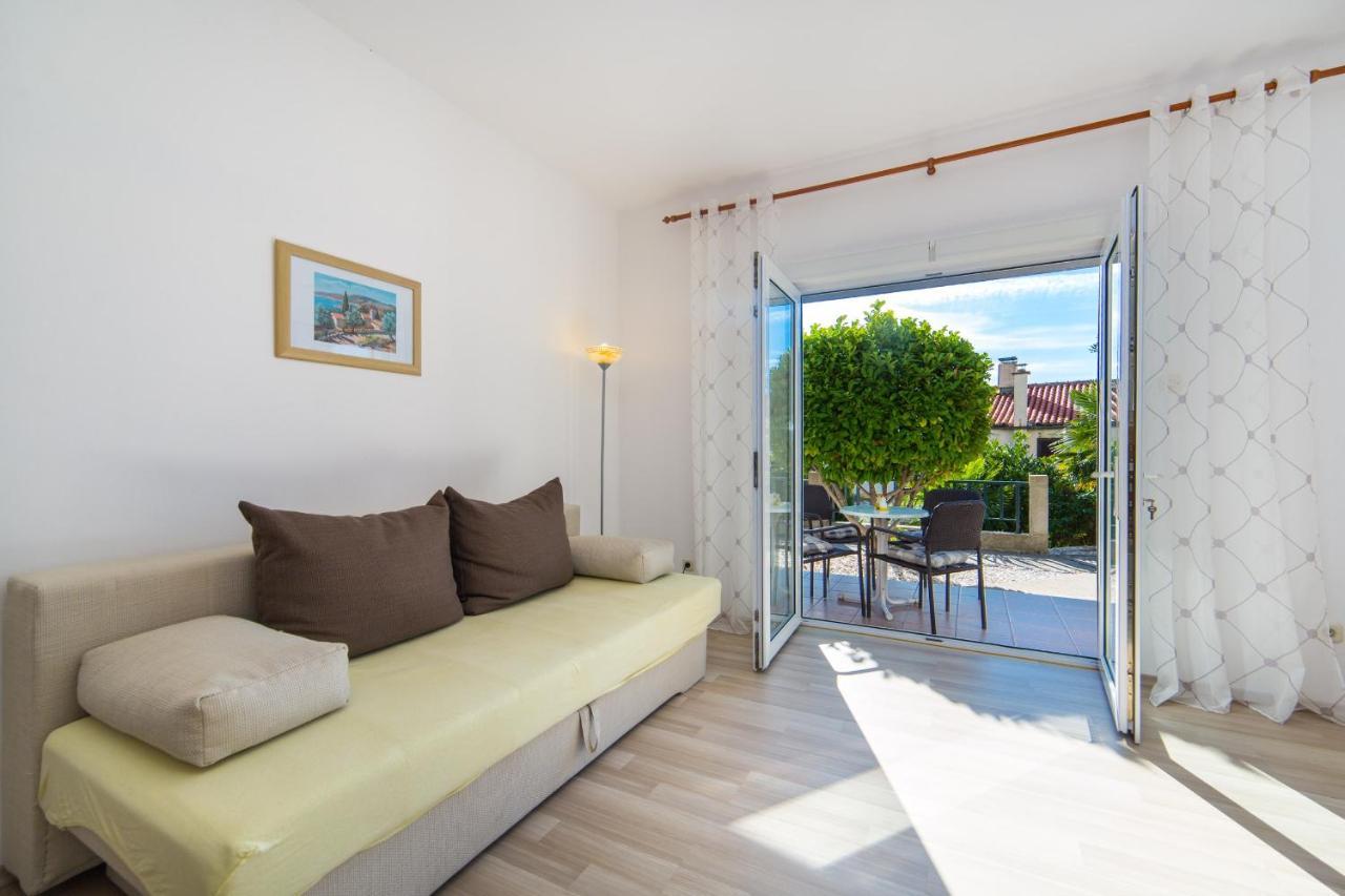 Apartments By The Sea Brist, Makarska - 11078 Exterior photo