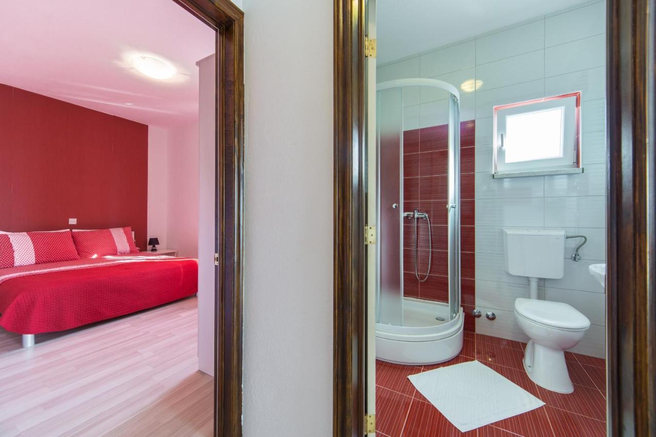 Apartments By The Sea Brist, Makarska - 11078 Exterior photo