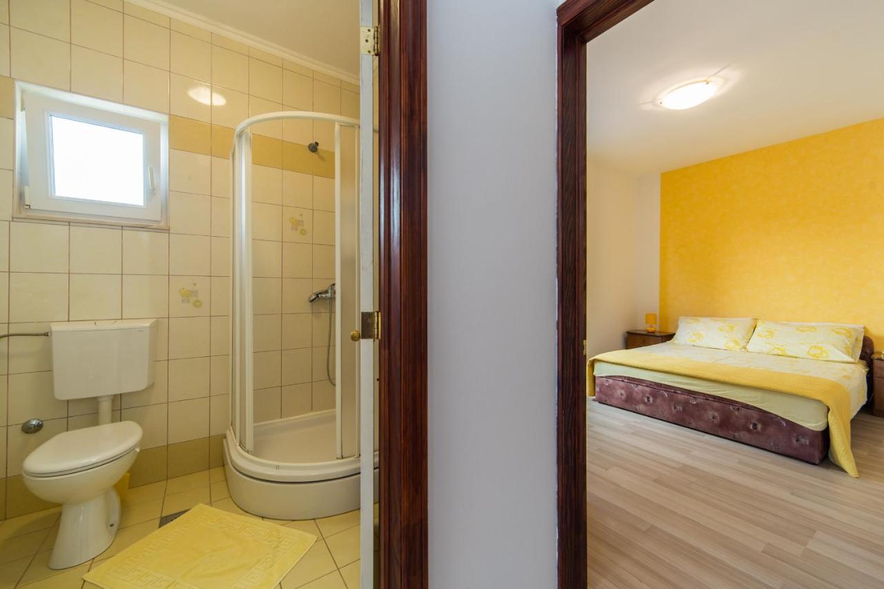 Apartments By The Sea Brist, Makarska - 11078 Exterior photo