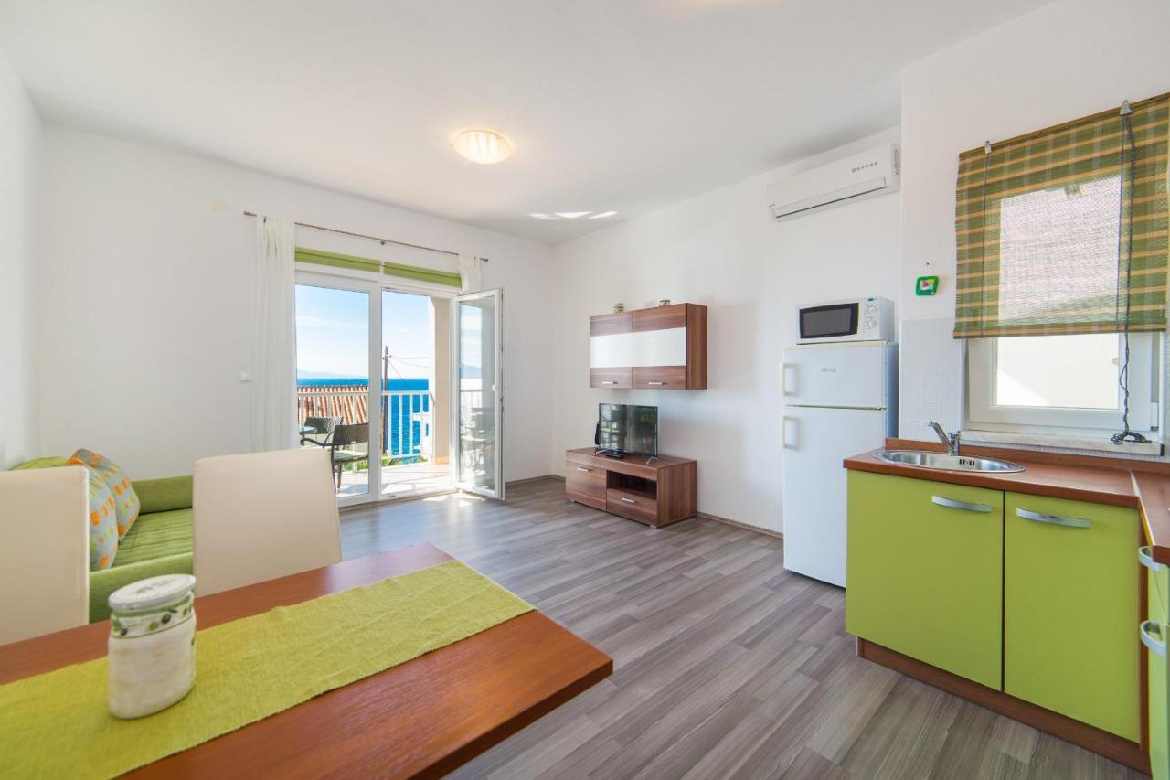 Apartments By The Sea Brist, Makarska - 11078 Exterior photo