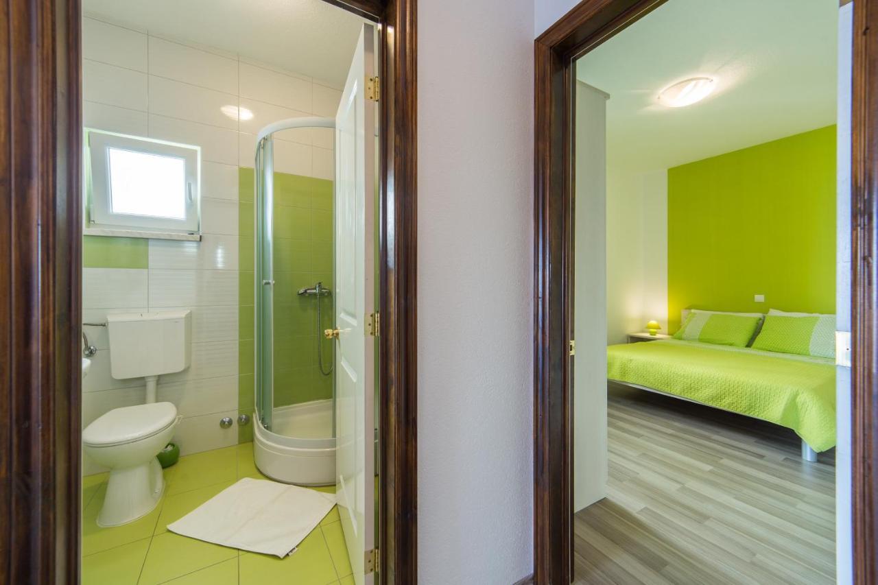 Apartments By The Sea Brist, Makarska - 11078 Exterior photo