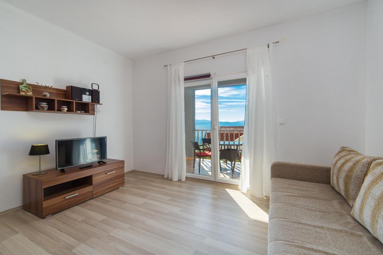 Apartments By The Sea Brist, Makarska - 11078 Exterior photo