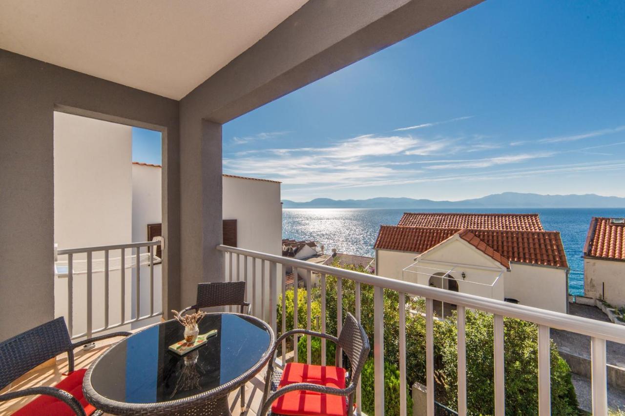 Apartments By The Sea Brist, Makarska - 11078 Exterior photo